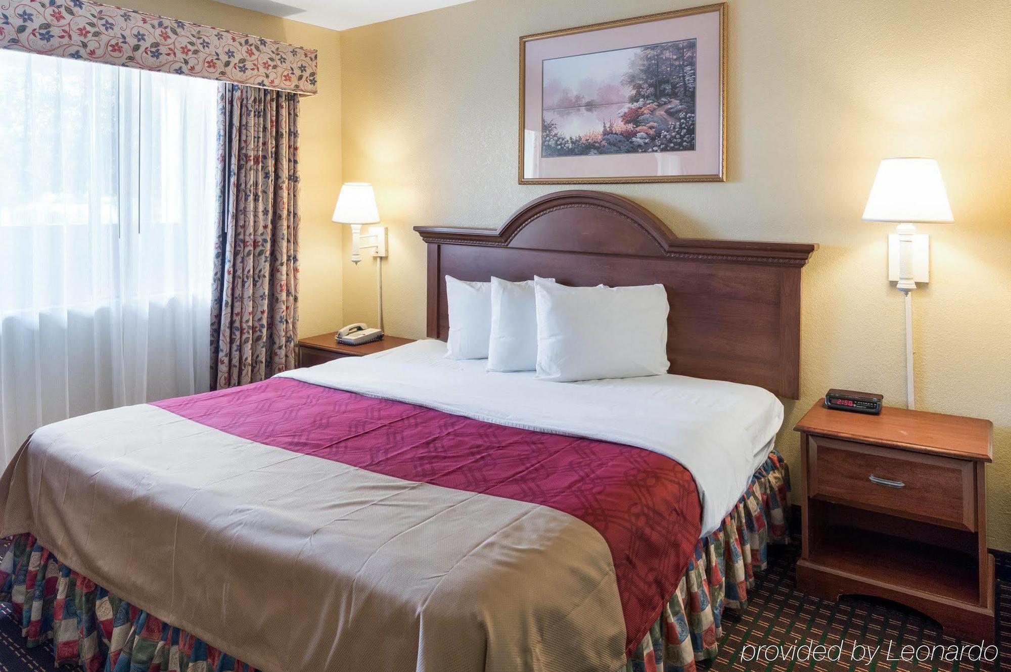 Econo Lodge Inn And Suites Arlington Eksteriør billede